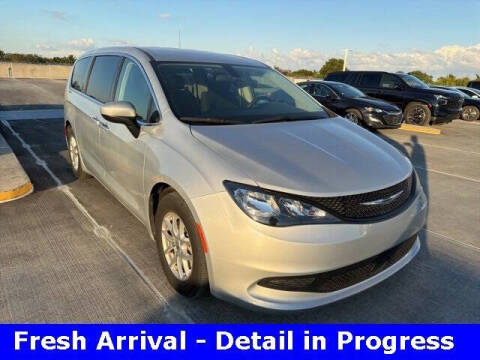 2022 Chrysler Voyager LX