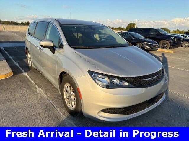 2022 Chrysler Voyager LX