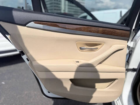 2011 BMW 5 Series 528i