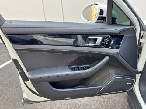 2018 Porsche Panamera 4