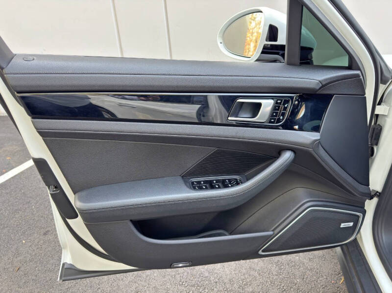 2018 Porsche Panamera 4