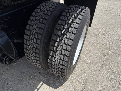 2017 Freightliner M2 106