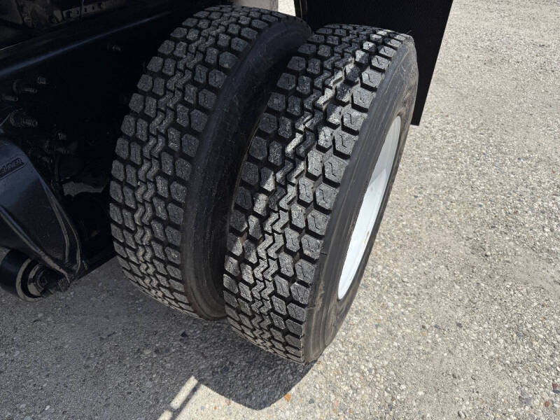 2017 Freightliner M2 106