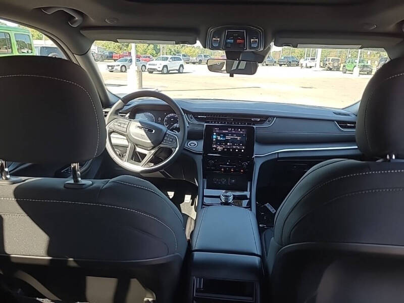 2025 Jeep Grand Cherokee Laredo X