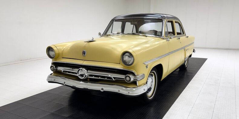 1954 Ford Crestline