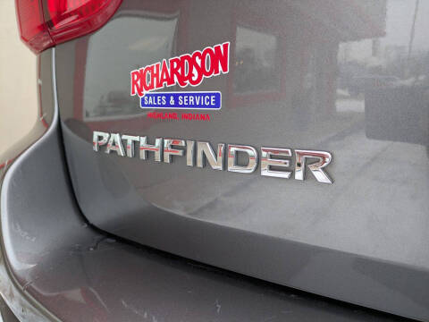 2017 Nissan Pathfinder SL