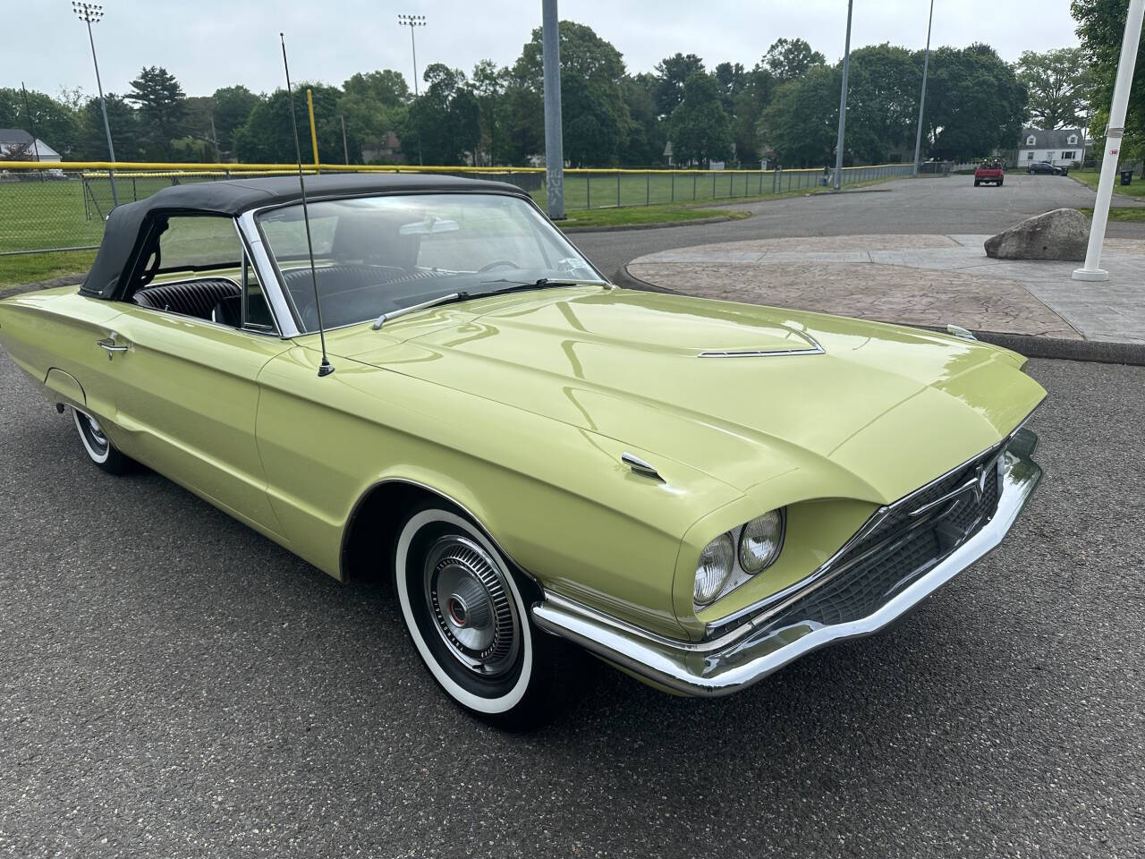 1966 Ford Thunderbird 70