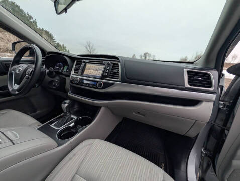 2016 Toyota Highlander LE