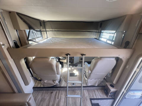 2021 Thor Motor Coach Hurricane