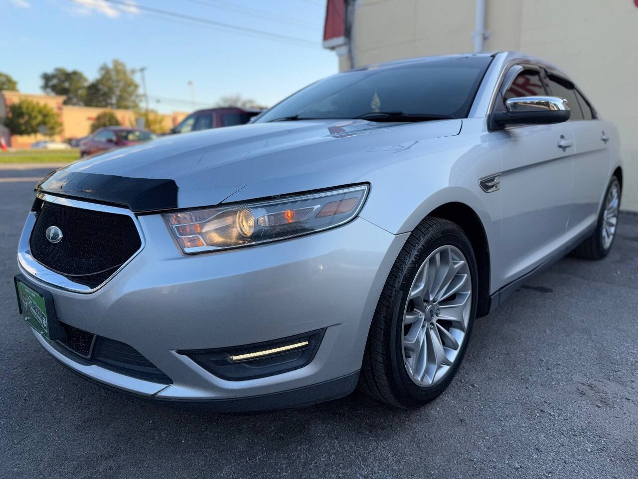 2014 Ford Taurus Limited's photo