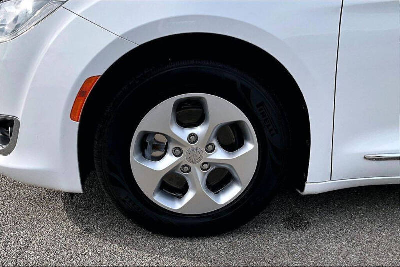 2017 Chrysler Pacifica Touring-L Plus