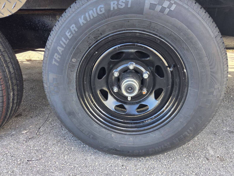 2017 TNT TRAILER V28 FT CAR HOULER