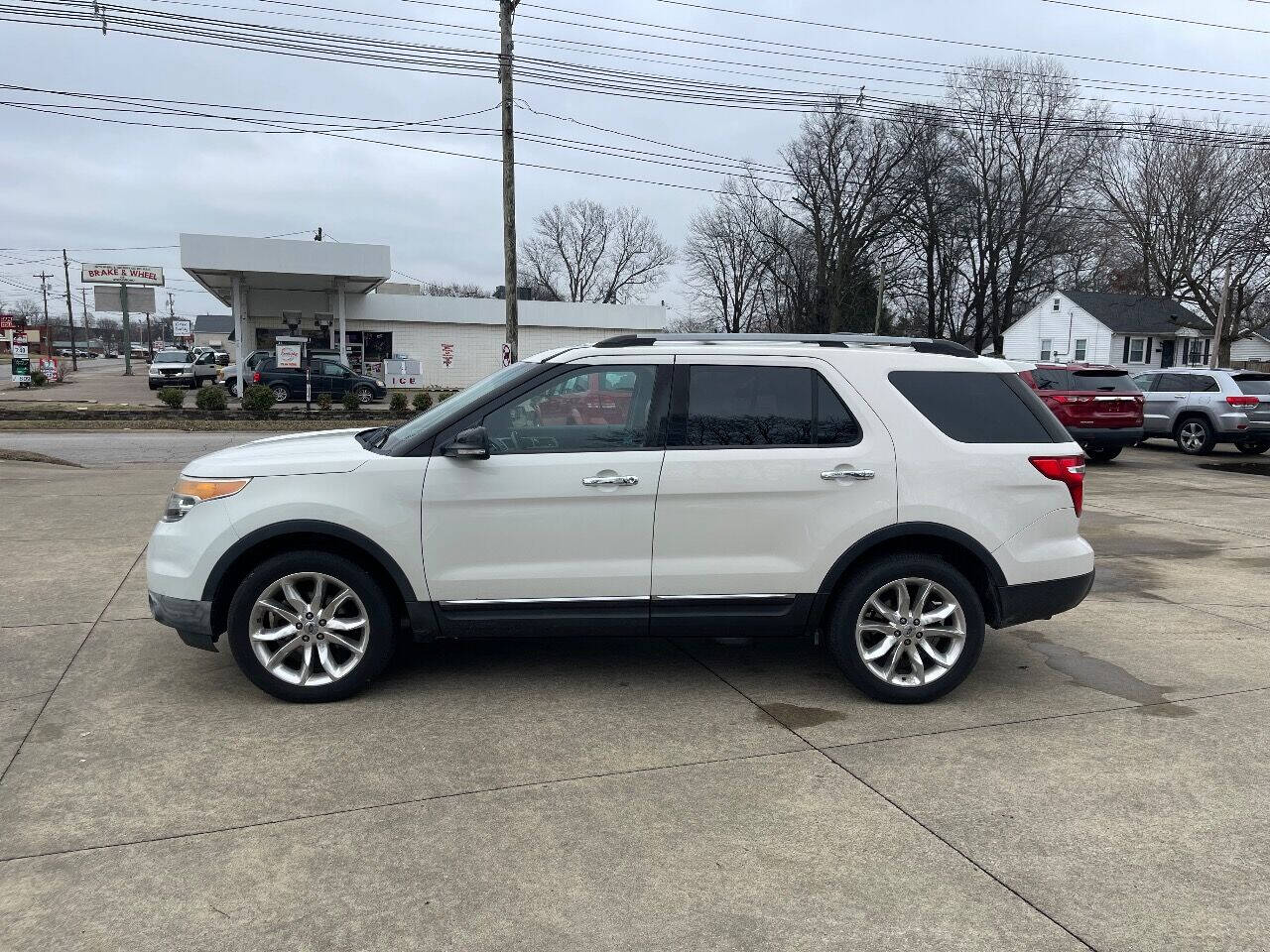 White 2011 Ford Explorer XLT AWD XLT 4dr SUV 2