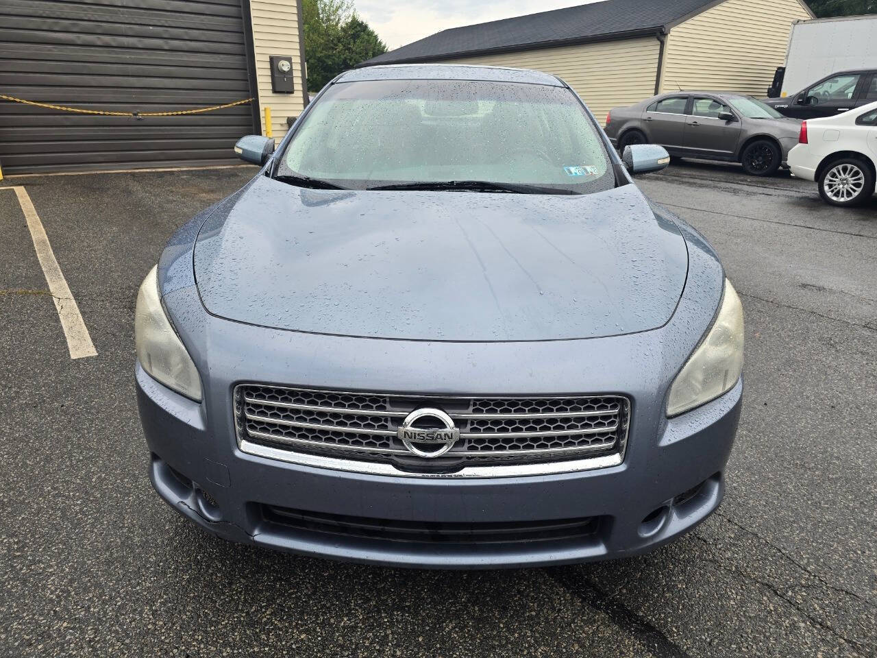 2010 Nissan Maxima for sale at QUEENSGATE AUTO SALES in York, PA