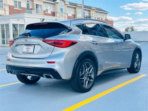 2017 Infiniti QX30 Premium