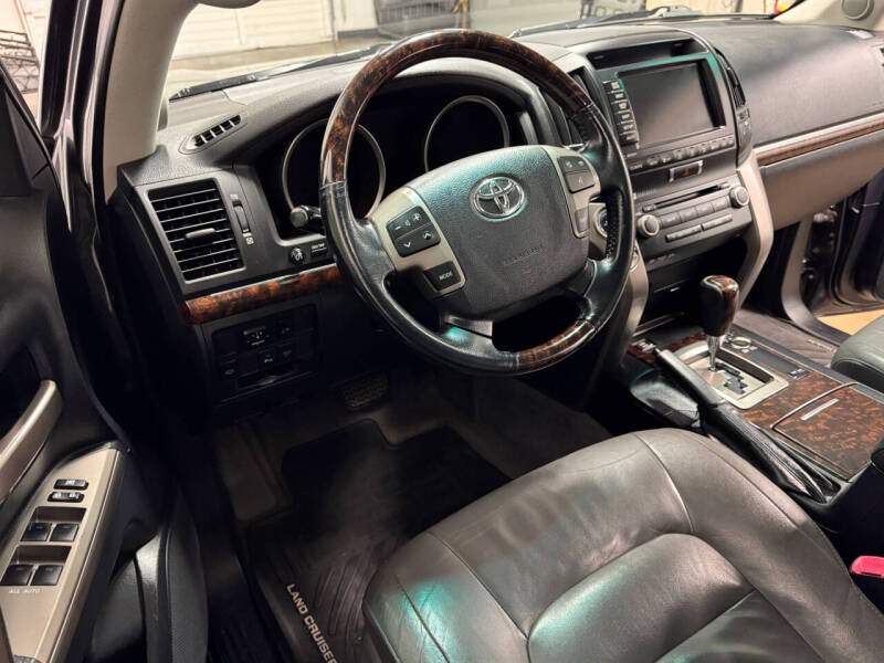 2011 Toyota Land Cruiser