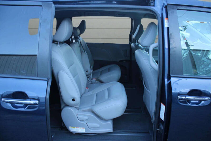 2019 Toyota Sienna XLE 8-Passenger