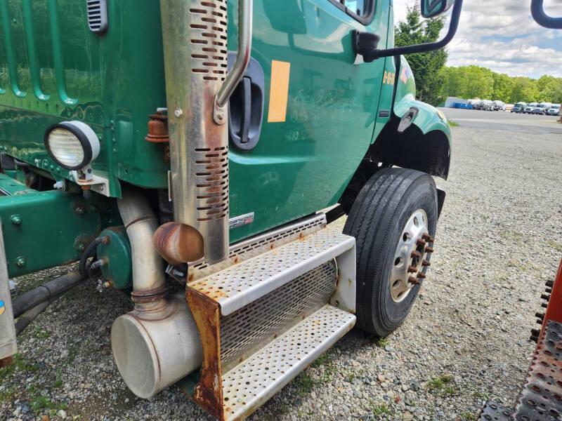 2006 Freightliner M2 106