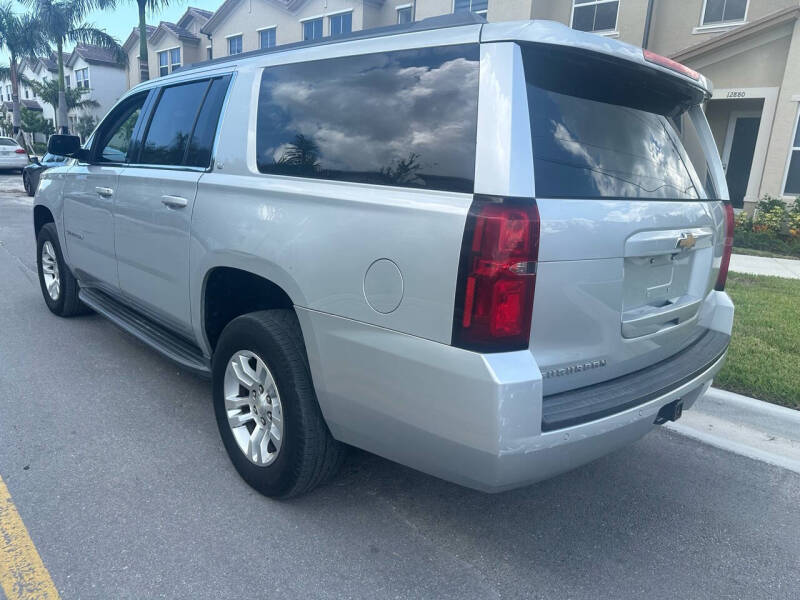 2016 Chevrolet Suburban LT photo 17