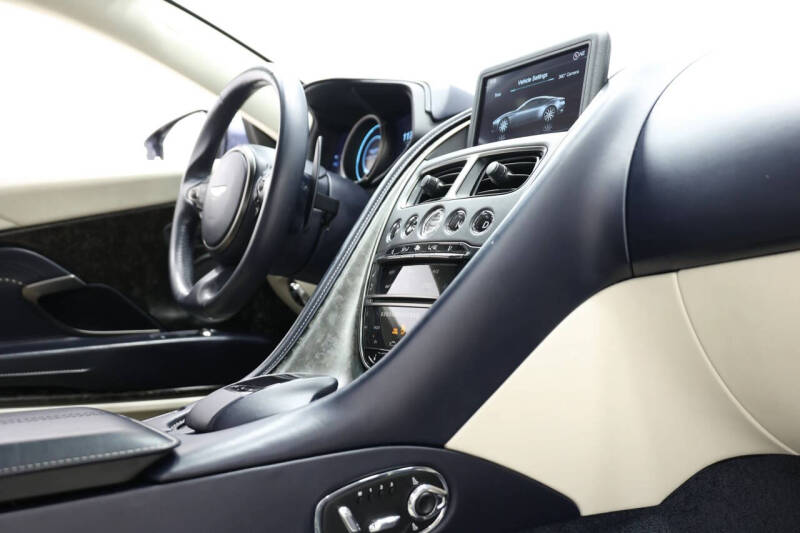 2019 Aston Martin DB11 V8