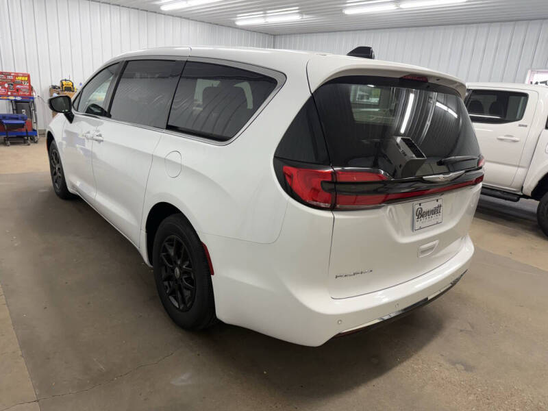 2025 Chrysler Pacifica Select - Photo 6