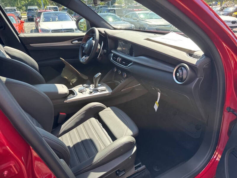 2025 Alfa Romeo Stelvio Intensa