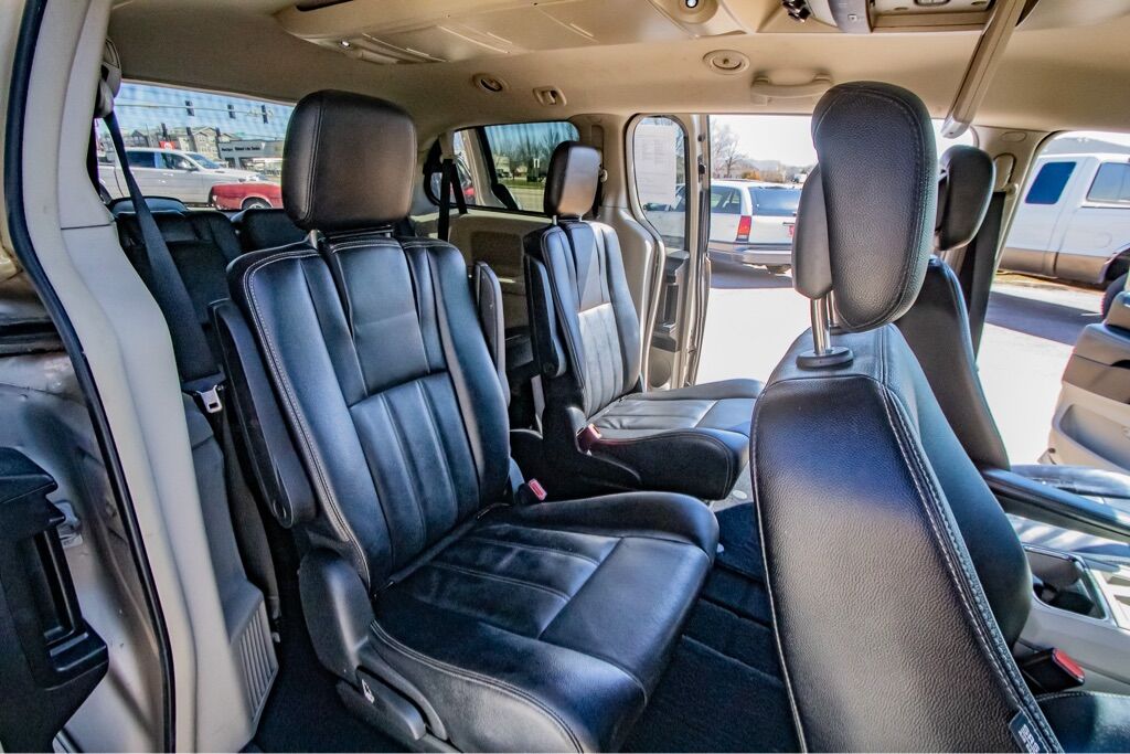 2014 Chrysler Town and Country 86
