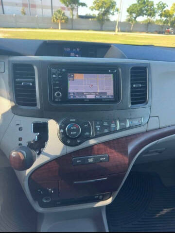 2013 Toyota Sienna XLE 8-Passenger