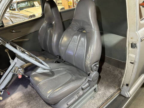 1947 Ford Super Deluxe