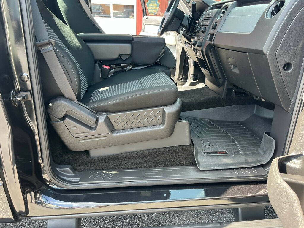 2014 Ford F-150 32