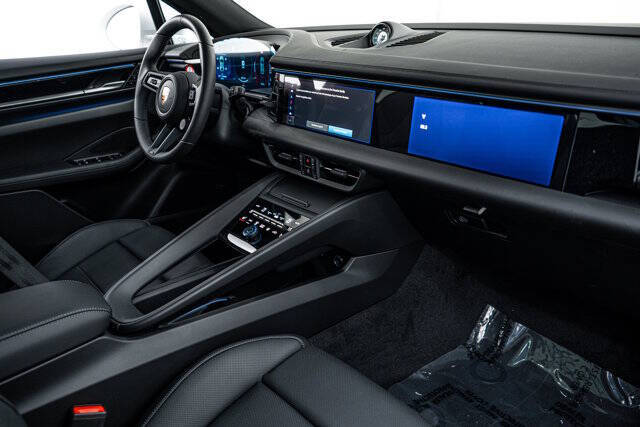 2025 Porsche Macan 4S Electric