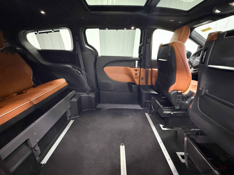 2025 Chrysler Pacifica Pinnacle