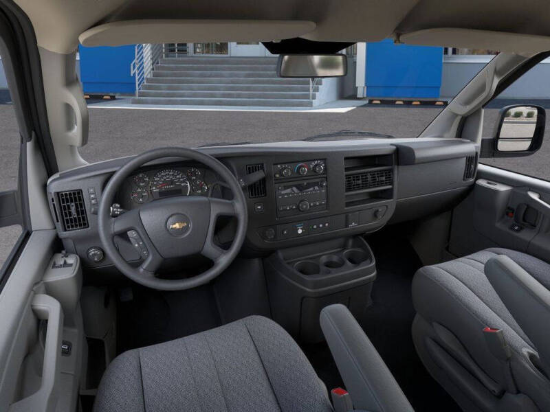 2025 Chevrolet Express 3500