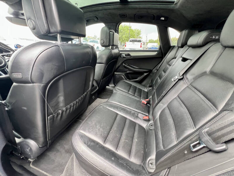 2015 Porsche Macan Turbo