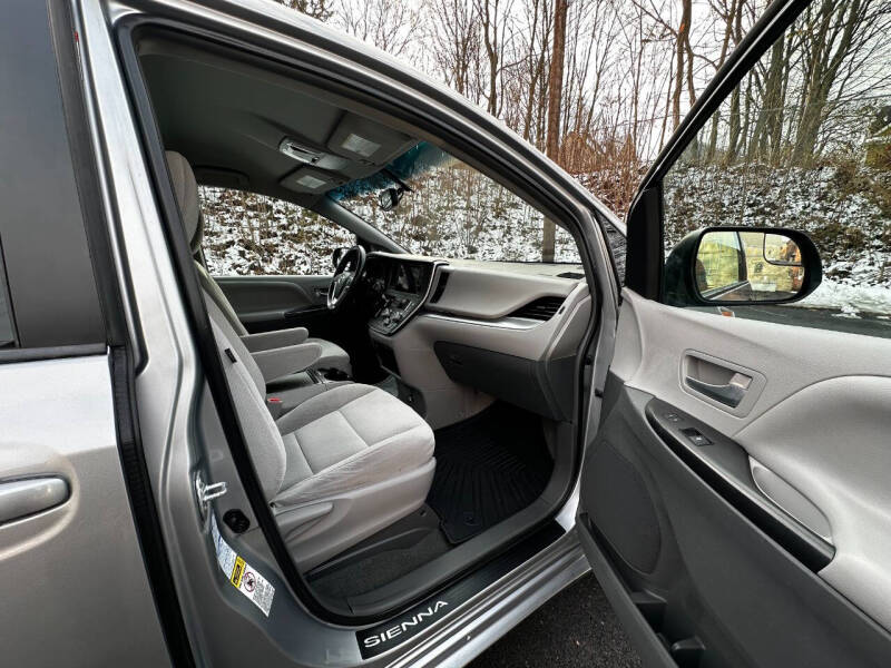 2015 Toyota Sienna LE 7-Passenger