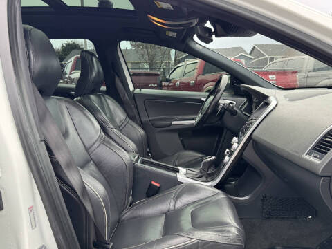 2016 Volvo XC60 T6 Drive-E R-Design Platinum