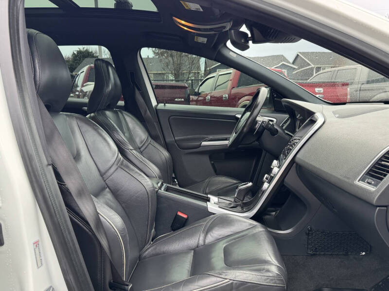 2016 Volvo XC60 T6 Drive-E R-Design Platinum