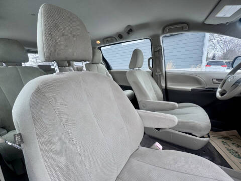 2013 Toyota Sienna L 7-Passenger