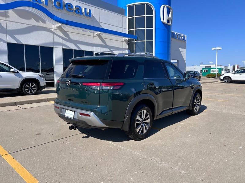 2022 Nissan Pathfinder SL