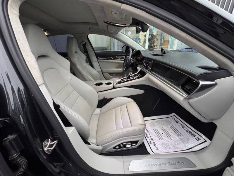 2017 Porsche Panamera Turbo