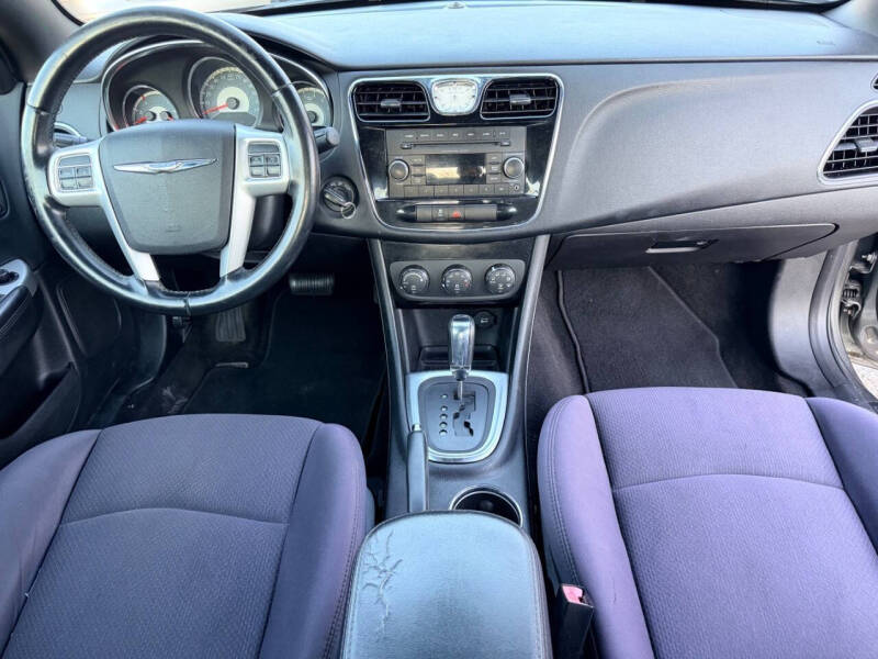 2013 Chrysler 200 Touring