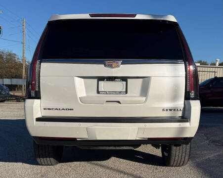 2017 Cadillac Escalade Luxury