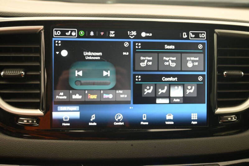 2025 Chrysler Pacifica Select