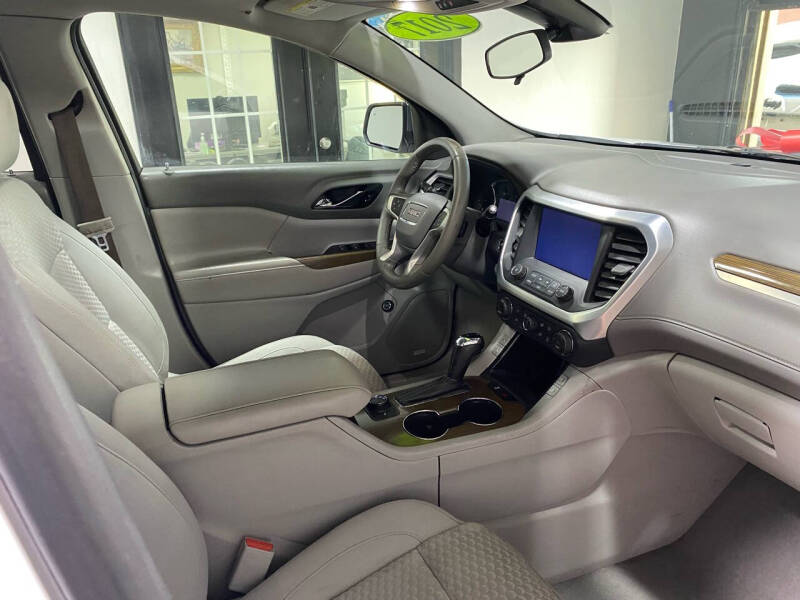 2017 GMC Acadia SLE-2