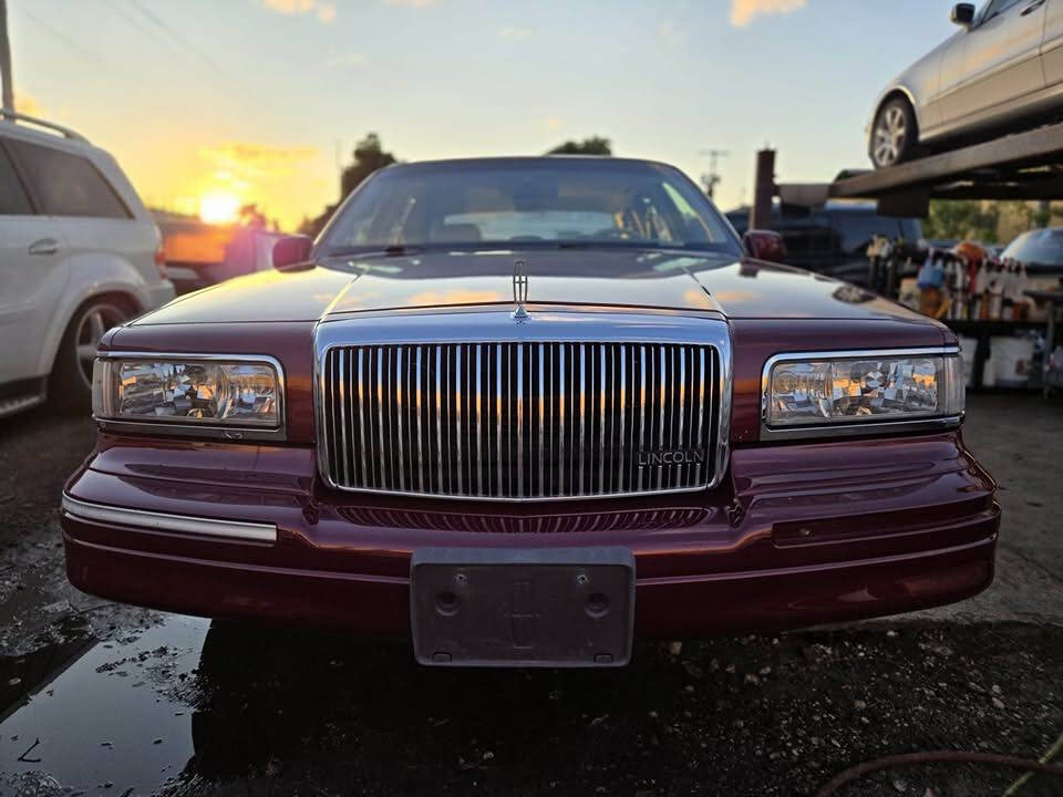 1996 Lincoln Town Car for sale at 911 Auto, LLC. in Hollywood, FL