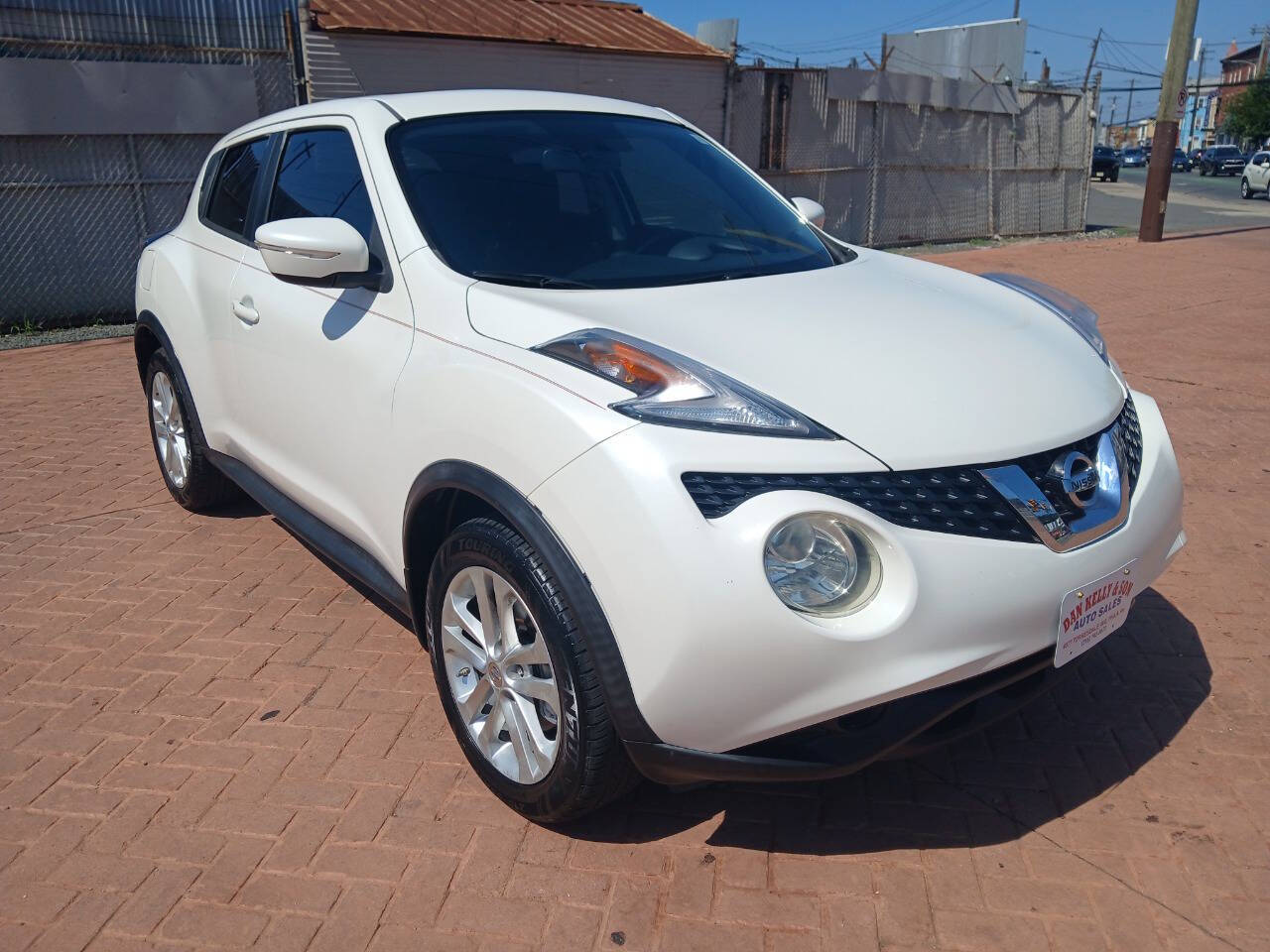 White 2015 Nissan JUKE SV SV 4dr Crossover 1