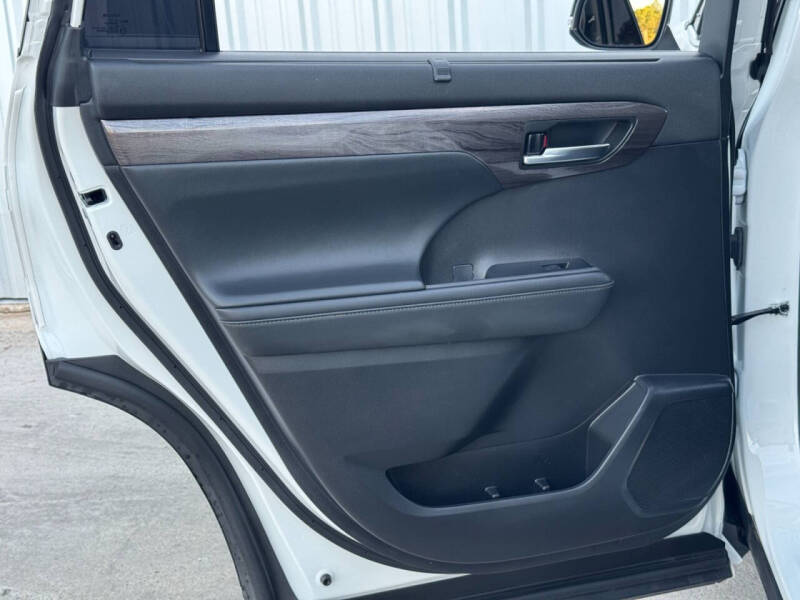 2022 Toyota Highlander Platinum