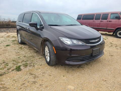 2017 Chrysler Pacifica for sale at SUPERIOR AUTO in Luana IA