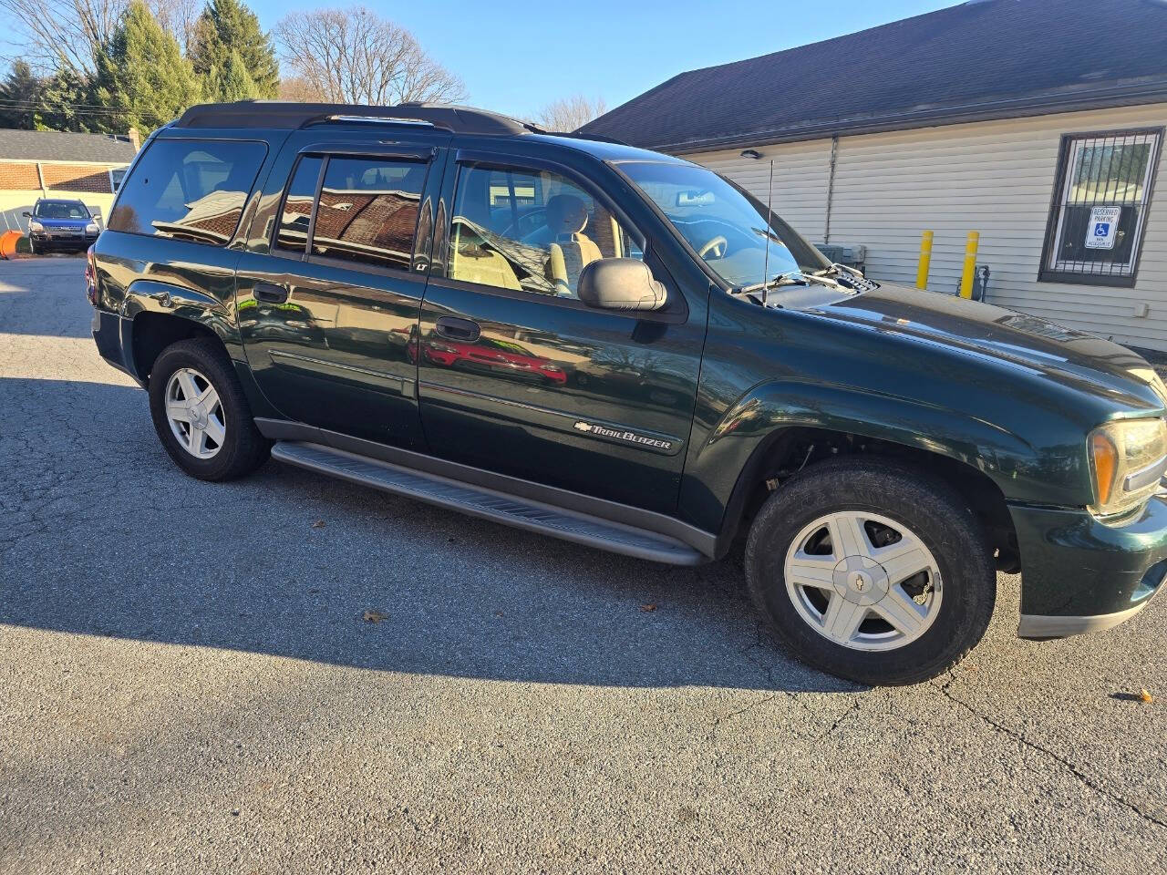 2003 Chevrolet TrailBlazer for sale at QUEENSGATE AUTO SALES in York, PA