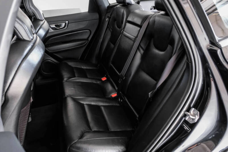 2021 Volvo XC60 T5 Momentum